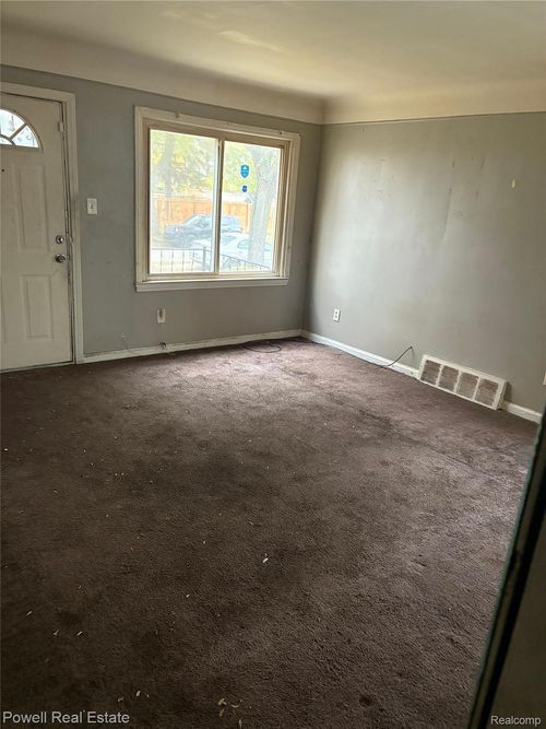 9371 Lauder St, Detroit, MI, 48228-2335 | Card Image