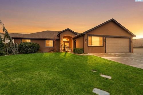 497 Charbonneau Dr, Richland, WA, 99352-8677 | Card Image
