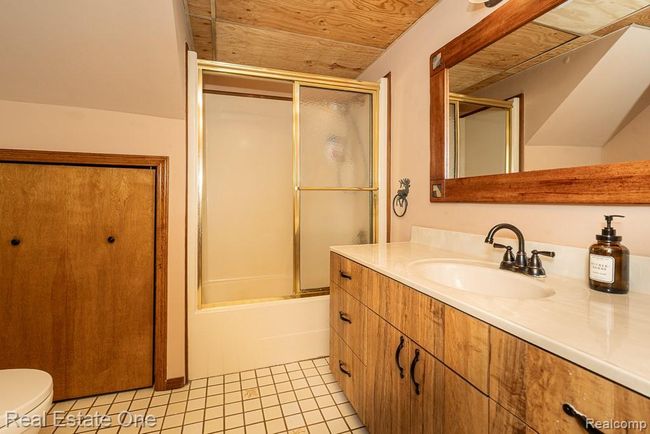 BASEMENT BATH | Image 27
