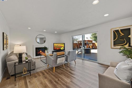 3641 Shenandoah Ct, Pleasanton, CA, 94588-5220 | Card Image