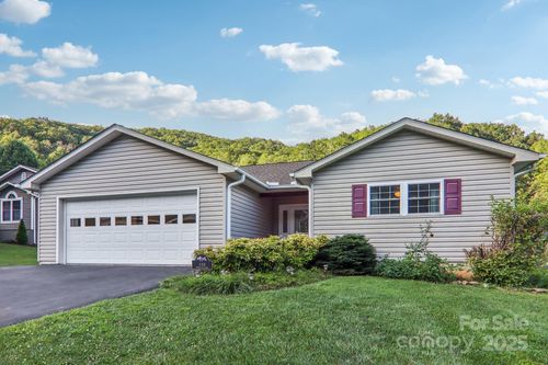 110 Pinellas Ln, Waynesville, NC, 28785-7273 | Card Image