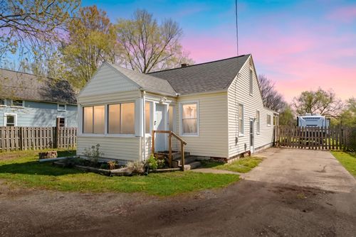 8492 Douglas Ave, Kalamazoo, MI, 49009-6396 | Card Image