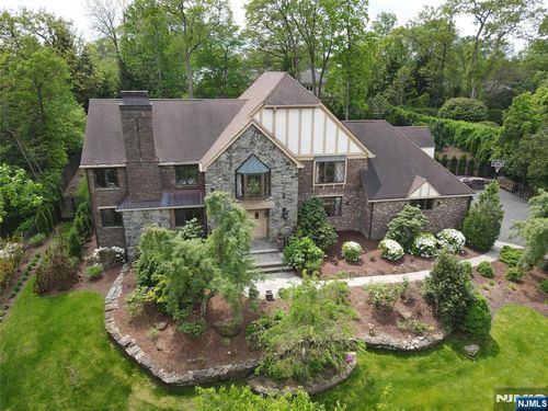 39 Springhouse Rd, Woodcliff Lake, NJ, 07677-8139 | Card Image