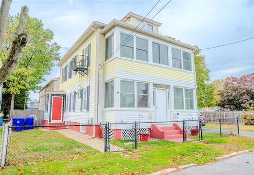 42 Garfield St, North Providence, RI, 02904-3627 | Card Image