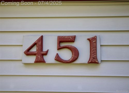 451 S Hospital Rd, Waterford, MI, 48327-3827 | Card Image
