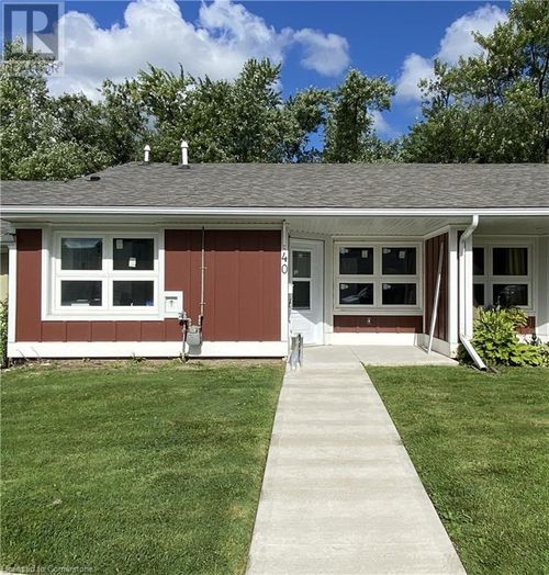 40 Szollosy Cir, Hamilton, ON, L9B1T8 | Card Image