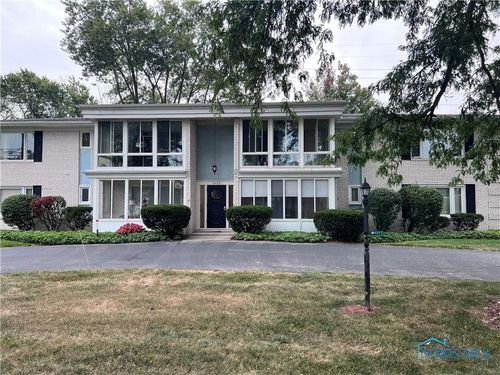 4057 Hillandale Rd, Ottawa Hills, OH, 43606-2561 | Card Image