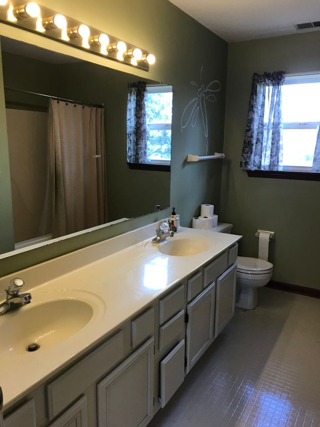 Upstairs hall bathroom with double vanity | Image 36