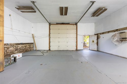 bay-1-371 Shear Hill Rd, Carmel, NY, 10512-4418 | Card Image