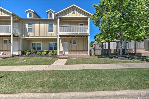 713 N Wordsworth Ln, Fayetteville, AR, 72704-5129 | Card Image
