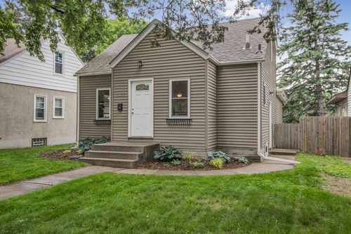 3933 Scott Ave N, Robbinsdale, MN, 55422-2024 | Card Image