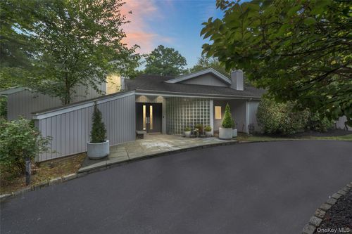 2 Bristol Dr, Woodbury, NY, 11797-3111 | Card Image
