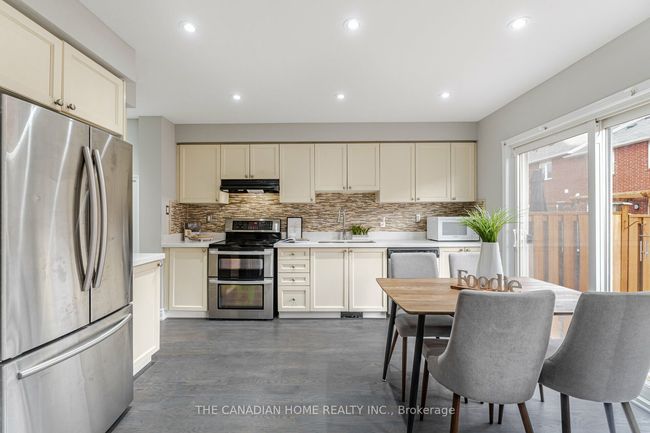 920 Mctrach Cres, House attached with 3 bedrooms, 3 bathrooms and 1 parking in Milton ON | Image 11