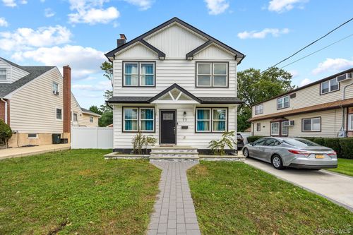 77 Kenny Ave, Merrick, NY, 11566-4774 | Card Image