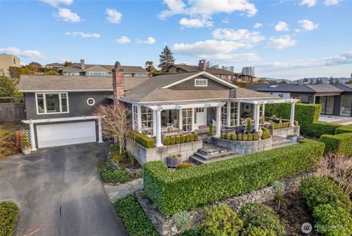 9400 Vineyard Crst, Bellevue, WA, 98004-4026 | Card Image