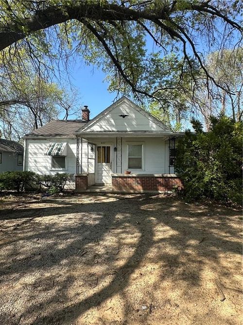 837 Spring St, Atchison, KS, 66002-2717 | Card Image