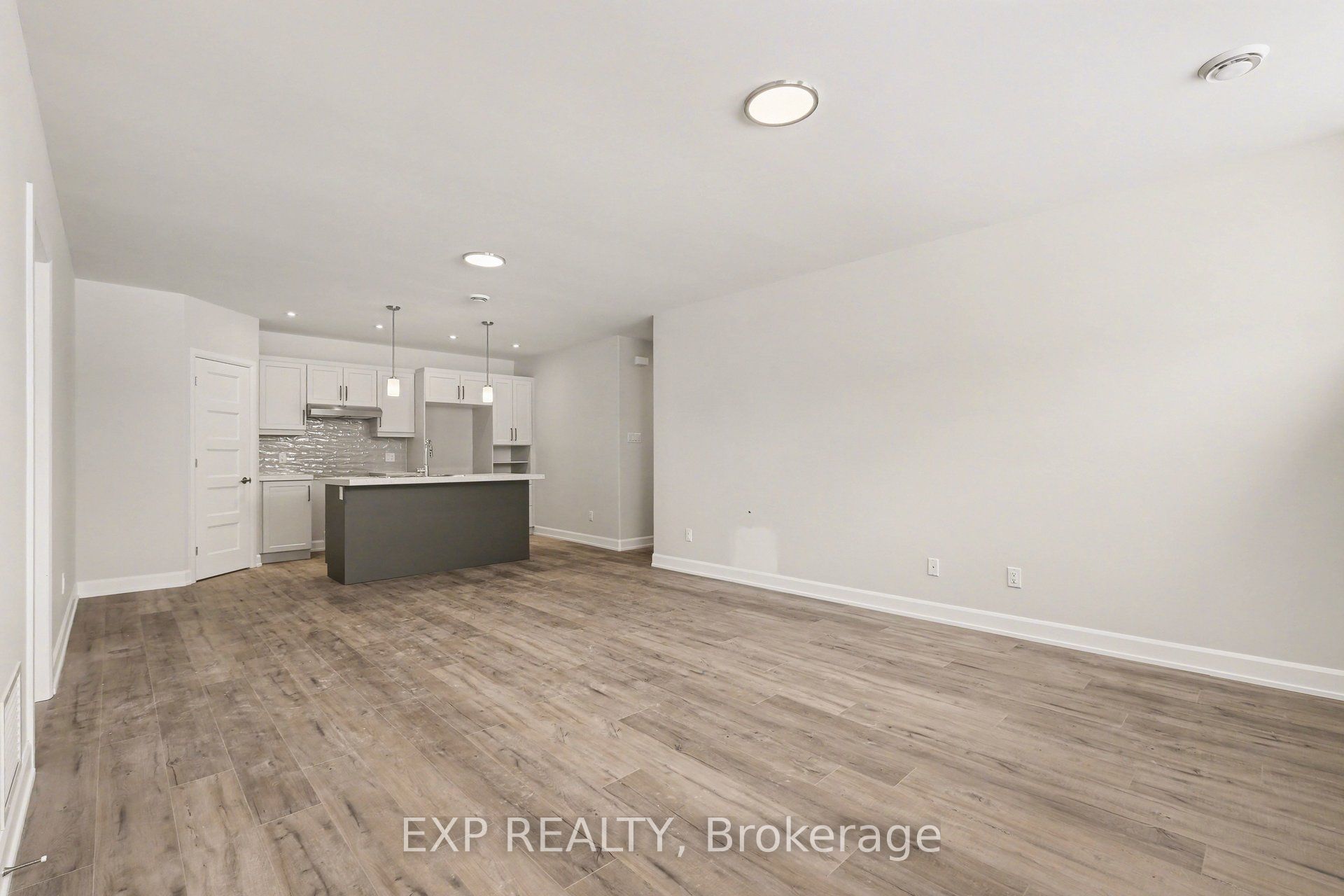 Residential Lease in Russell 3