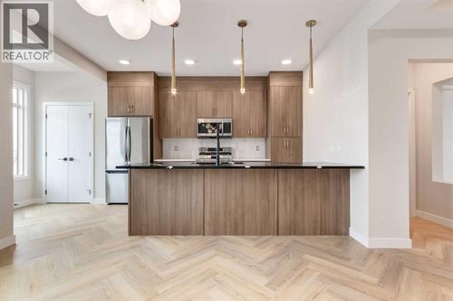 458 River Ave, Cochrane, AB, T4C3B8 | Card Image