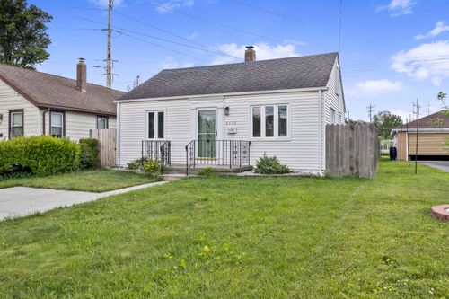8426 Gordon Dr, Highland, IN, 46322-1107 | Card Image