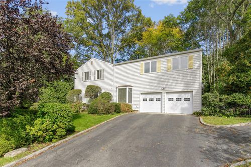 7 Robbins Ln, Great Neck, NY, 11020-1226 | Card Image