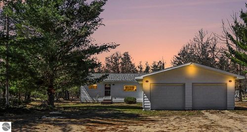 9840 S Parrott Cir Se, Fife Lake, MI, 49633-8305 | Card Image