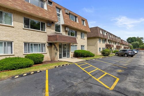 2c-8804 Briar Ct, Des Plaines, IL, 60016-5462 | Card Image