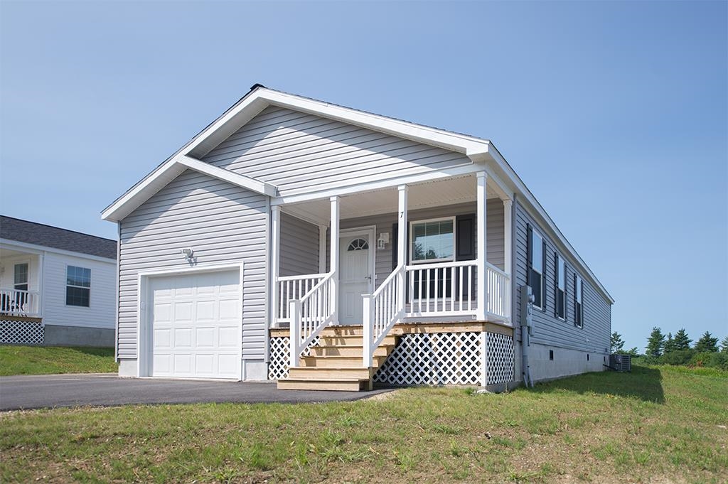 Sharon Way, Fremont, NH 03044