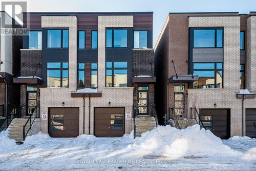 2-8 Wild Rose Gdns, Toronto, ON, M6L0A5 | Card Image