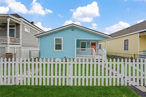 2811 Avenue O 1/2, Galveston, TX, 77550-6853 | Card Image