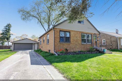 982 Holzer Street, GREEN BAY, WI, 54303 | Card Image