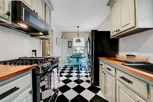 2952 Higgins St, Austin, TX, 78722-1409 | Card Image