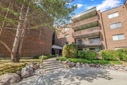 apt-102-690 Chandler Rd, Gurnee, IL, 60031-3153 | Card Image