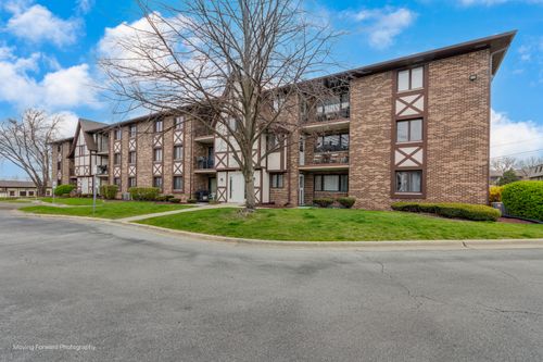 apt-33d-10504 Ridge Cove Dr, Chicago Ridge, IL, 60415-1492 | Card Image