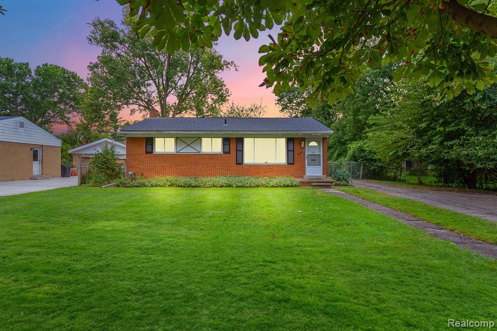 Elmer Ave, Warren, MI 48092