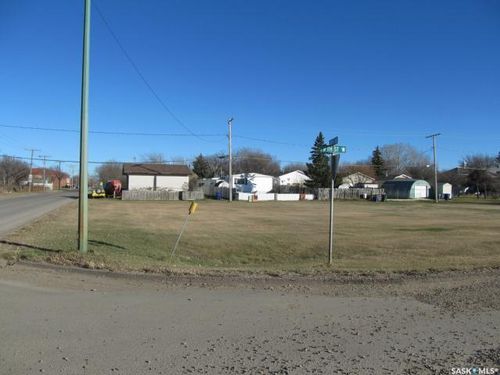 490 5th Street W, Shaunavon, SK, S0N2M0 | Card Image