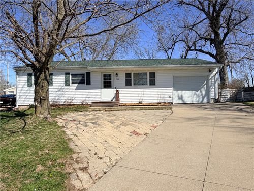 1340 Starry Dr, Marion, IA, 52302-4230 | Card Image