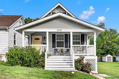 3206 Byron Pl, Saint Louis, MO, 63143-3504 | Card Image