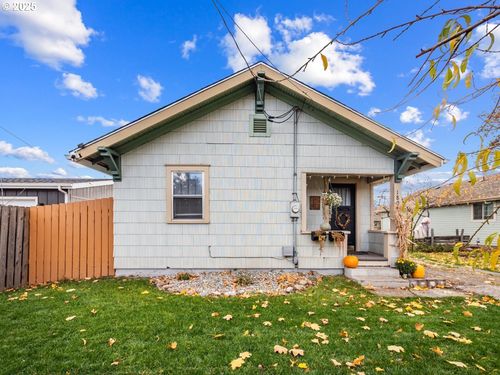 1804 Z Ave, La Grande, OR, 97850-3747 | Card Image