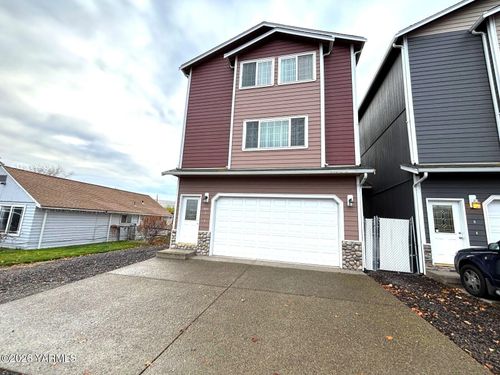 a-104 E Home Ave, Selah, WA, 98942-1124 | Card Image