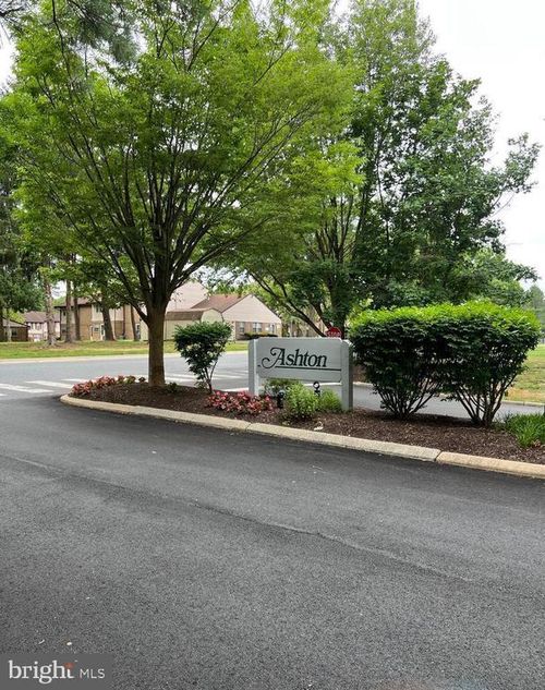 102 Stone Hurst Ct, NEW CASTLE, DE, 19720-3944 | Card Image