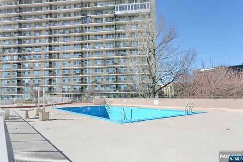 6040 Kennedy Blvd E, West New York, NJ, 07093-3825 | Card Image