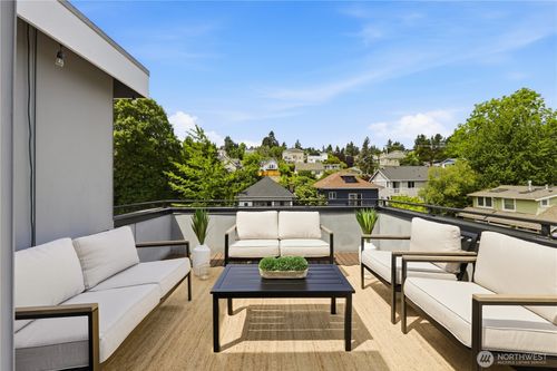 c-3045 21st Ave W, Seattle, WA, 98199-2912 | Card Image
