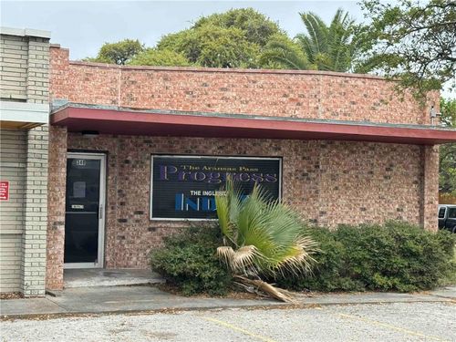 346 S Houston St, Aransas Pass, TX, 78336-2515 | Card Image