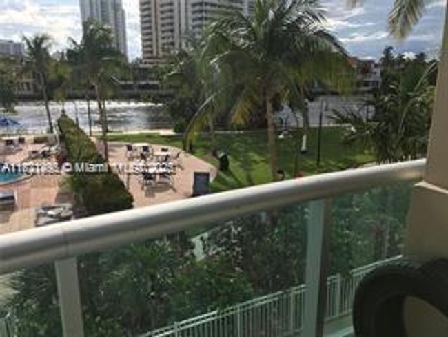 APT-207 - 19390 Collins Ave, Condo with 2 bedrooms, 2 bathrooms and null parking in Sunny Isles Beach FL | Image 7