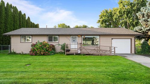 5820 W Park Pl, Pasco, WA, 99301-2105 | Card Image