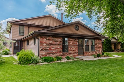 6988 N Raintree Ct, Milwaukee, WI, 53223-5283 | Card Image