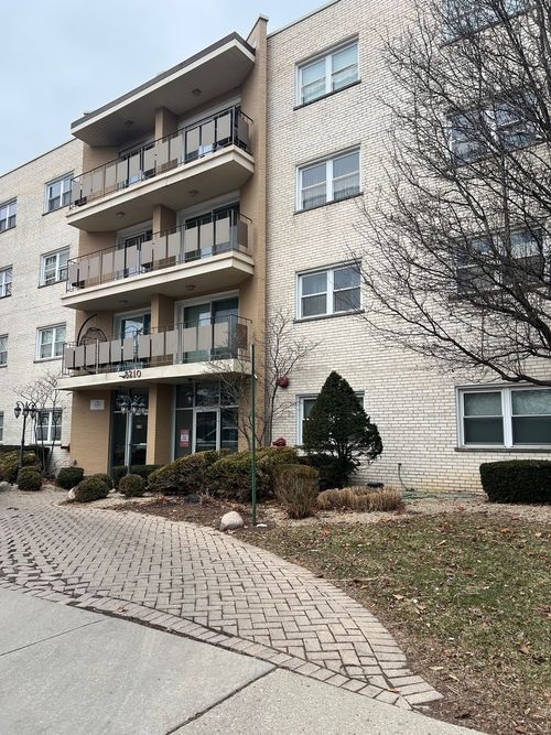 403-8210 Elmwood Ave, Skokie, IL, 60077-2975 | Card Image