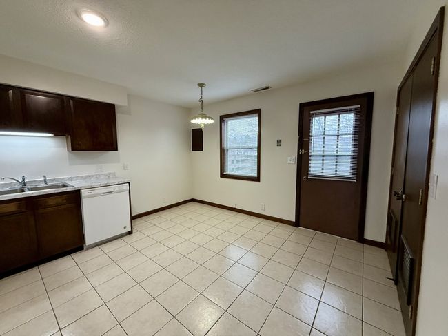 APT-7 - 110 Elleta Ave, Condo with 2 bedrooms, 2 bathrooms and null parking in Gallatin TN | Image 7