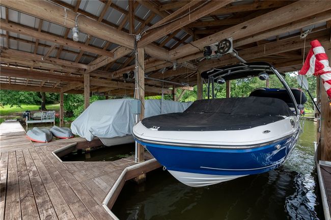 Power boat and Pontoon boat | Image 11
