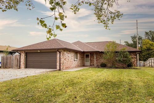 704 Mcclure St, Junction City, KS, 66441-3911 | Card Image